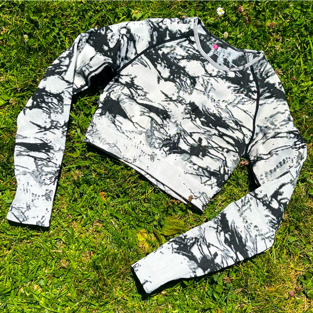 Workout Camo Tie Dye Black and White Long sleeve workout top